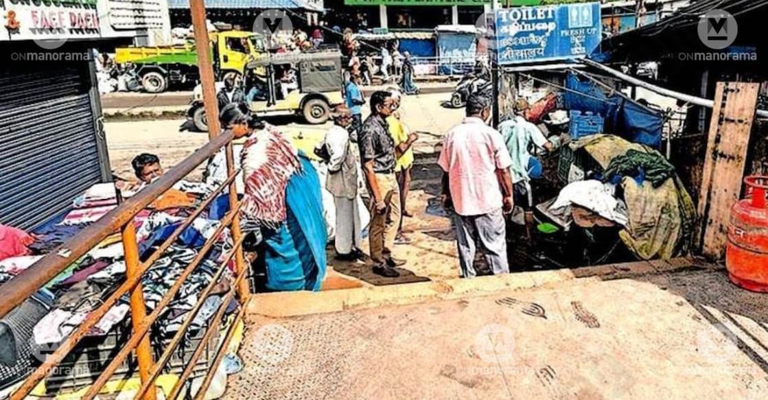 Panchayat authorities are dismantling roadside stalls set up near the Rainbow Bridge in Munnar town. | photo: special arrangement