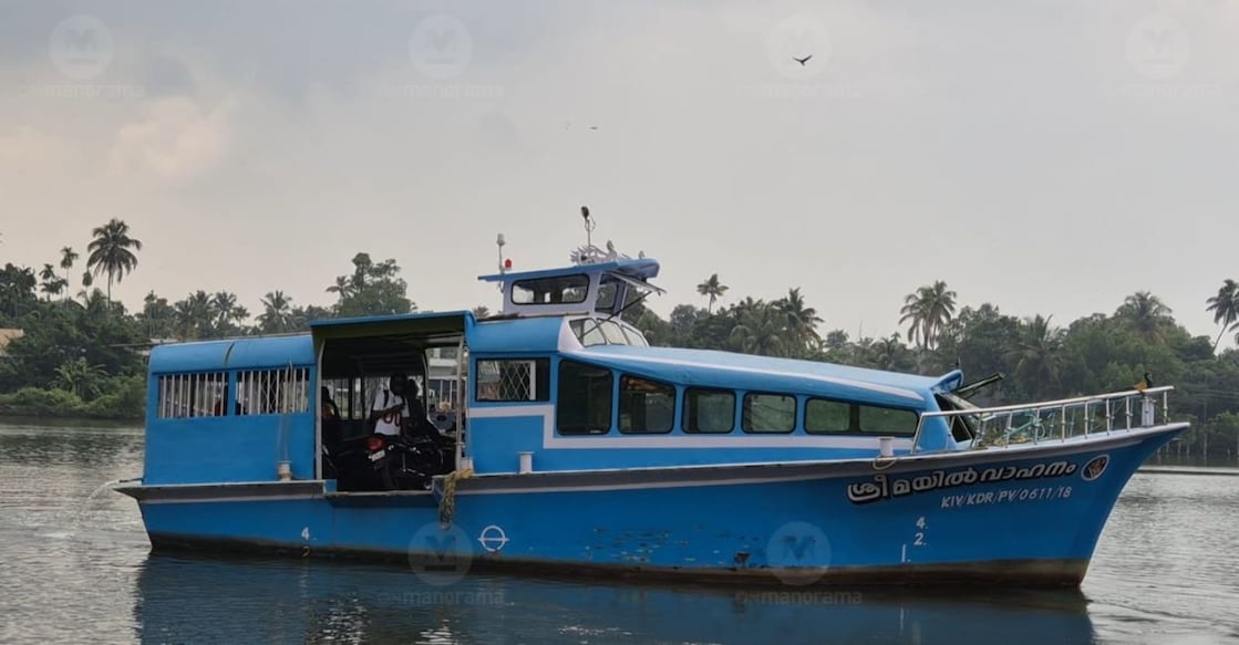Sree Mayilvahanam boat that ferries people and two-wheelers between Kunjithai and Pallipuram across Periyar. Photo: Onmanorama. 