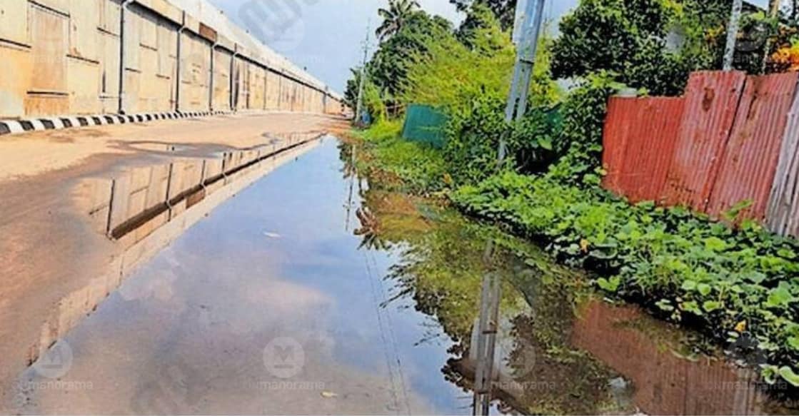 Waterlogging on the National Highway bypass service road at Perinjanam caused by incomplete drainage construction. photo: Special arrangement