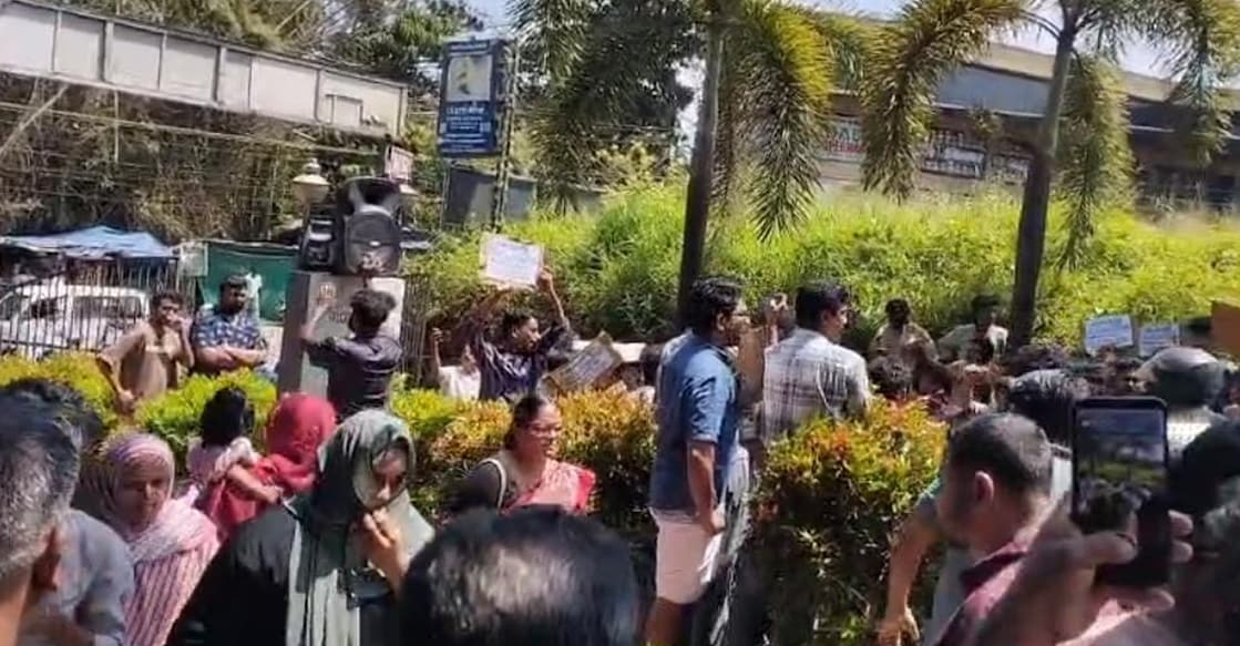 Protesters gathered outside the private hospital premises in Wandoor. Photo: Special arrangement