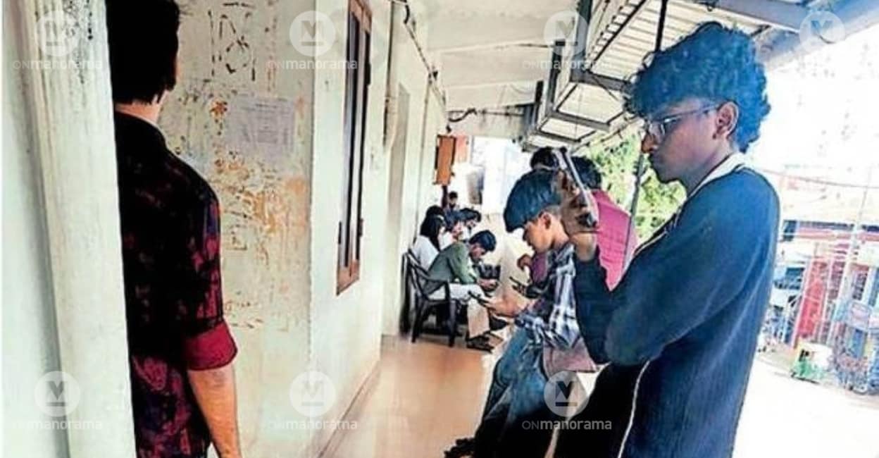 Lack of facilities at Chadayamangalam RTO leaves leaners' test ...