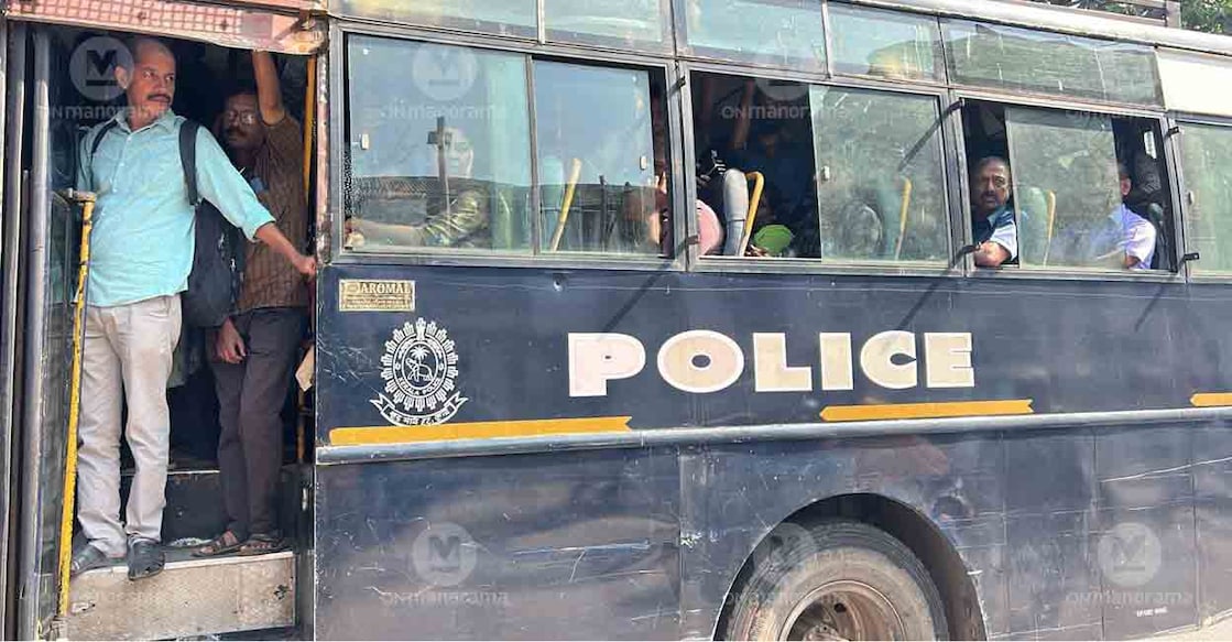 Police provide transport to commuters during Bharat Bandh. Photo: Manorama