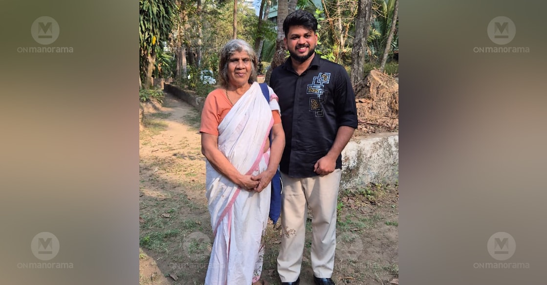 Aflah Ayancheri, the vlogger who shot the footpath video, with Prabhavathi. Photo: Onmanorama