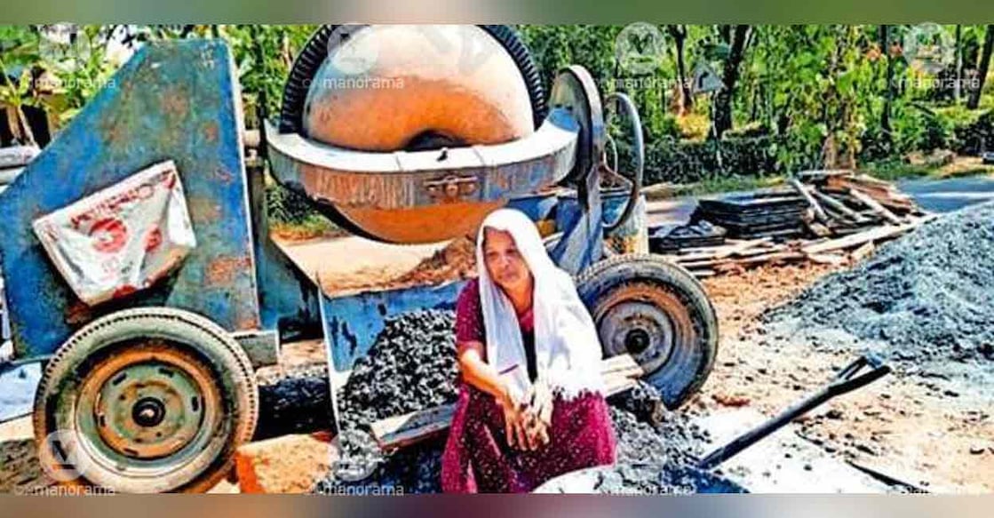 housewife-protest-flood