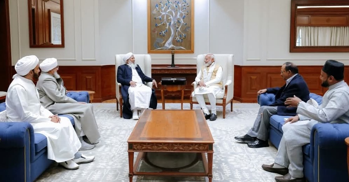 Kanthapuram A P Aboobacker Musaliyar, along with Sheikh Abdul Rahman Saquafi, Secretary of Samasta Kerala Jam’iyyathul Ulama, and Dr Muhammed Abdul Hakkim Azhari, Managing Director of Markaz Knowledge City in a meeting with Prime Minister Narendra Modi. Photo: Special Arrangement