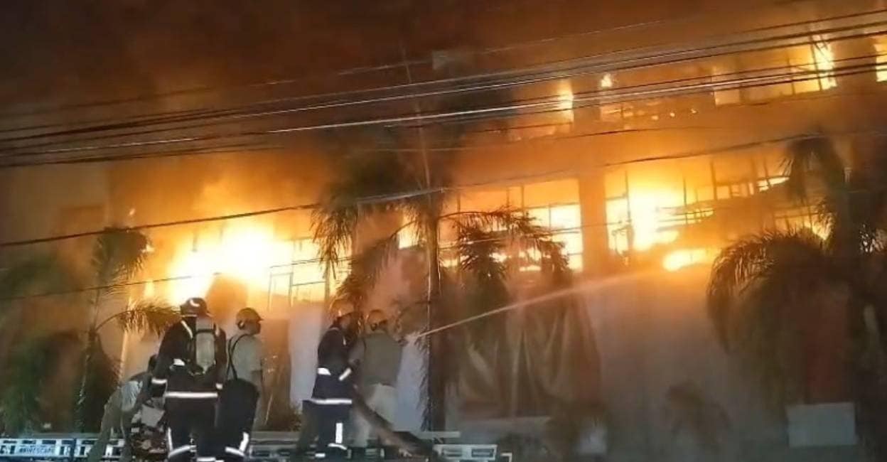 Massive fire engulfs Kozhikode Jayalakshmi Silks, no casualties ...