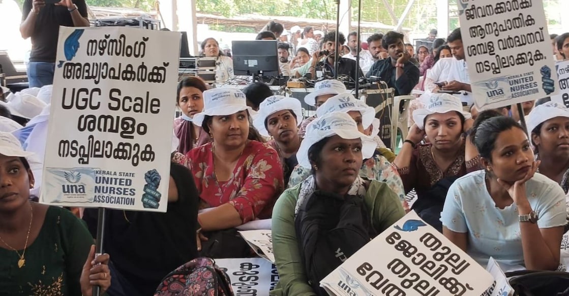 Private hospital nurses protest, demanding a hike in the minimum monthly salary. Photo: Special Arrangement