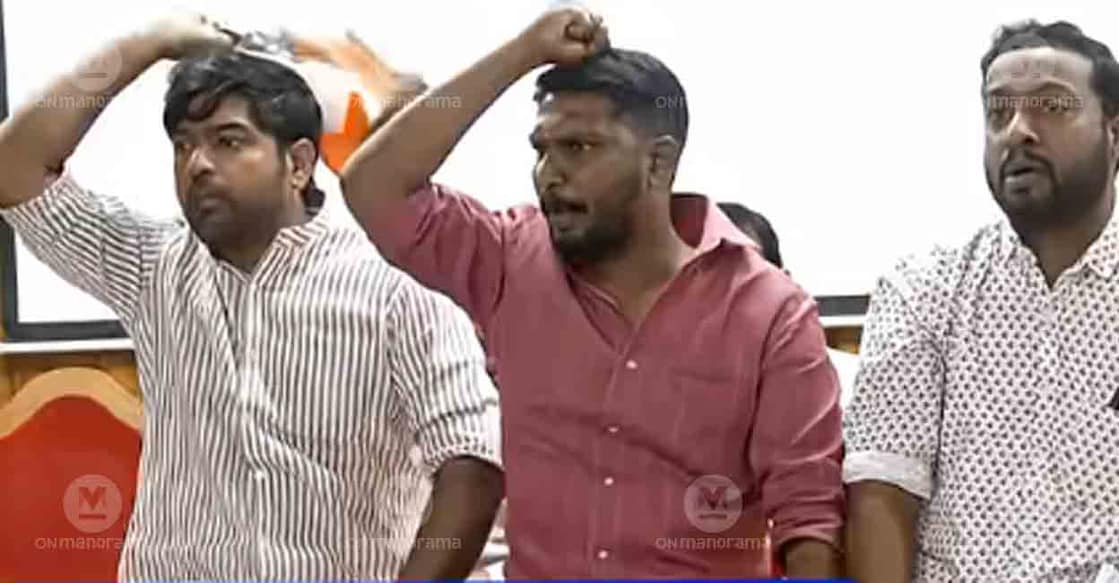 Youth Congress workers protest at press conference in Alappuzha Medical College. Photo: Screengrab/Manorama