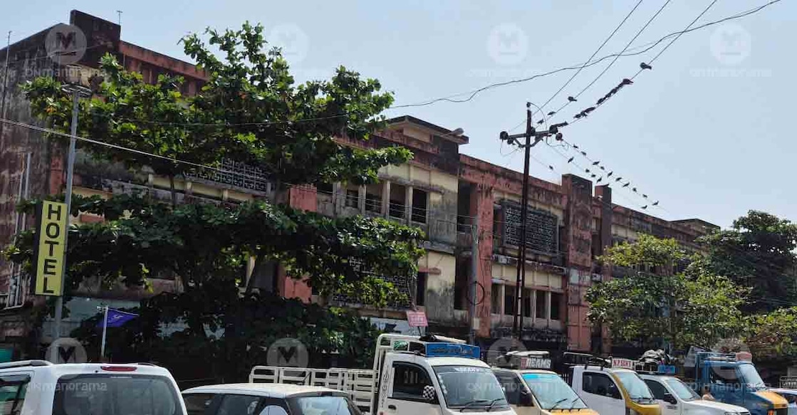 Building in the Valiyangadi market before the collapse of sunshade. Photo: Special arrangement