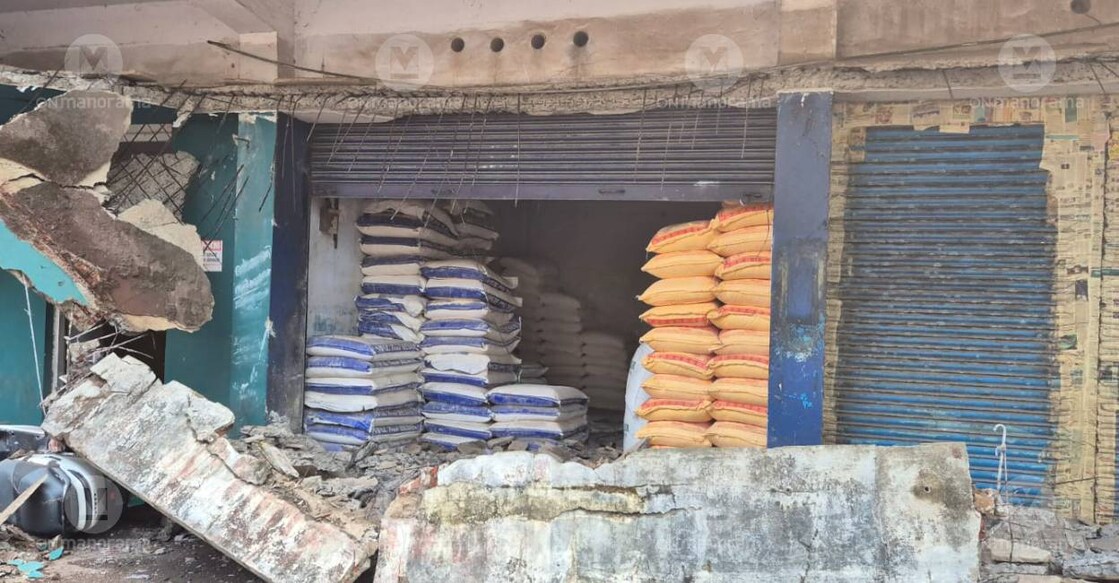 kozhikode-valiyangadi-building-collapse