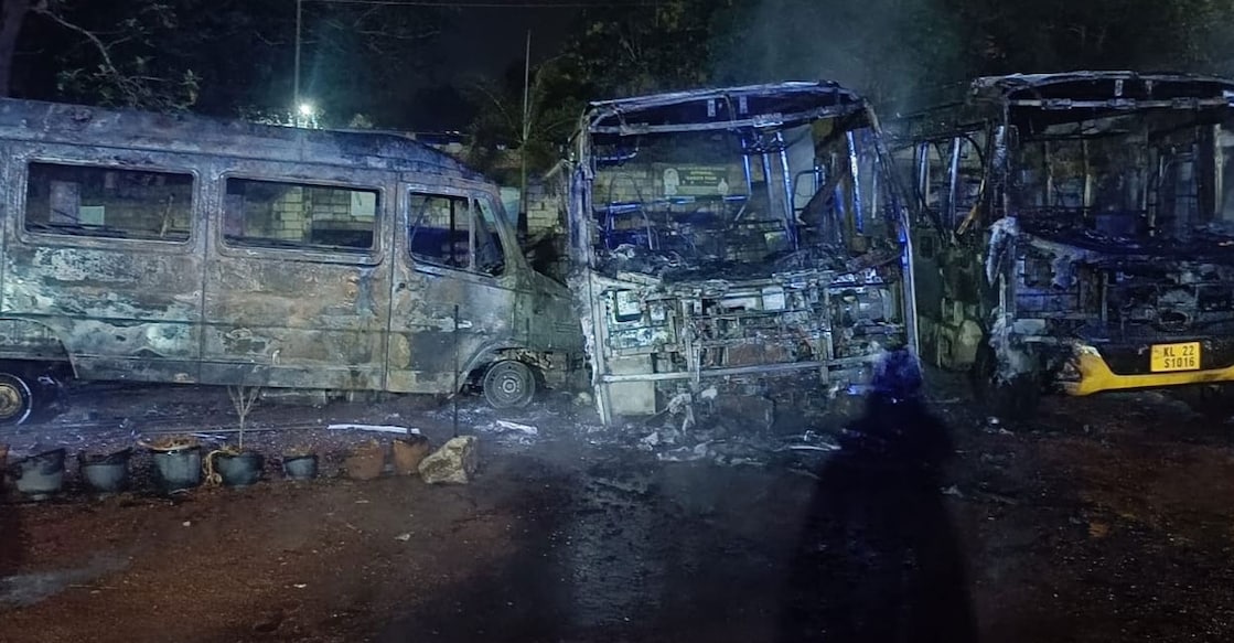tvm-buses-fully-burnt