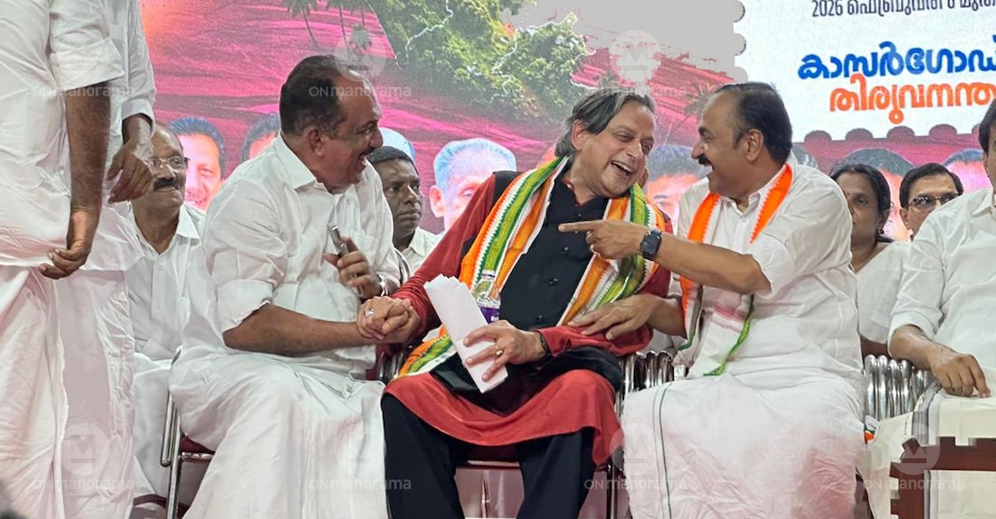 Congress leaders VD Satheesan and Shashi Tharoor during the Puthu Yuga Yathra. Photo: Jose Joseph/ Onmanorama