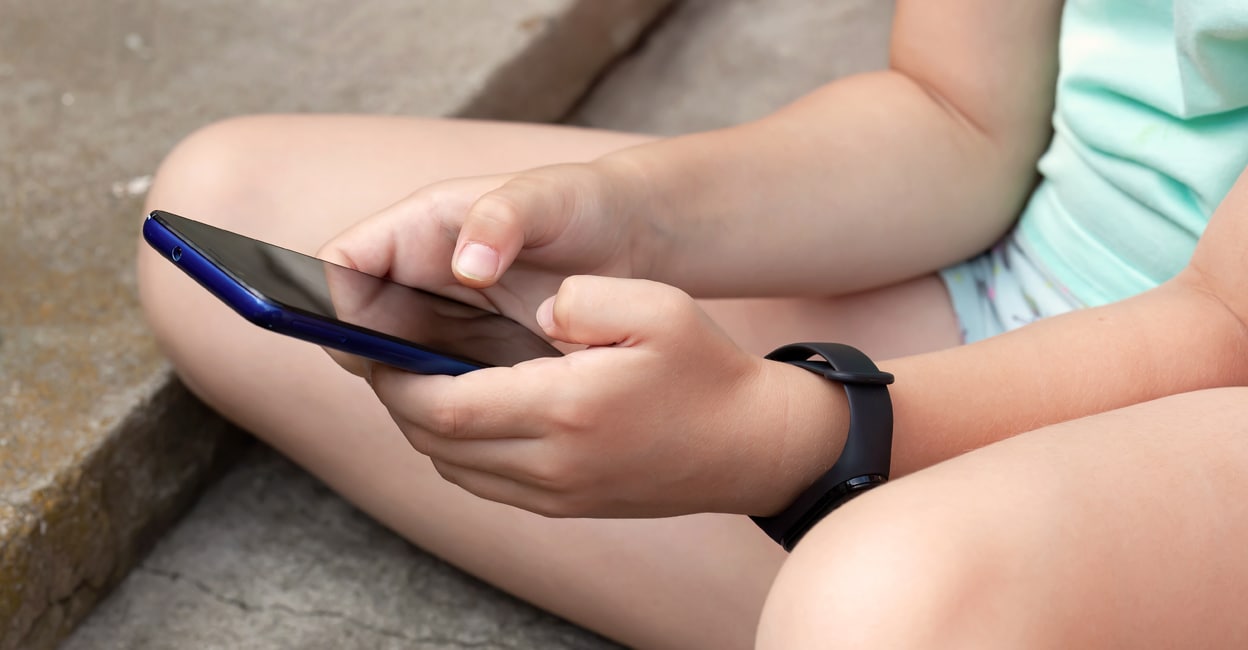 Govt seeks public views on regulating social media addiction among children