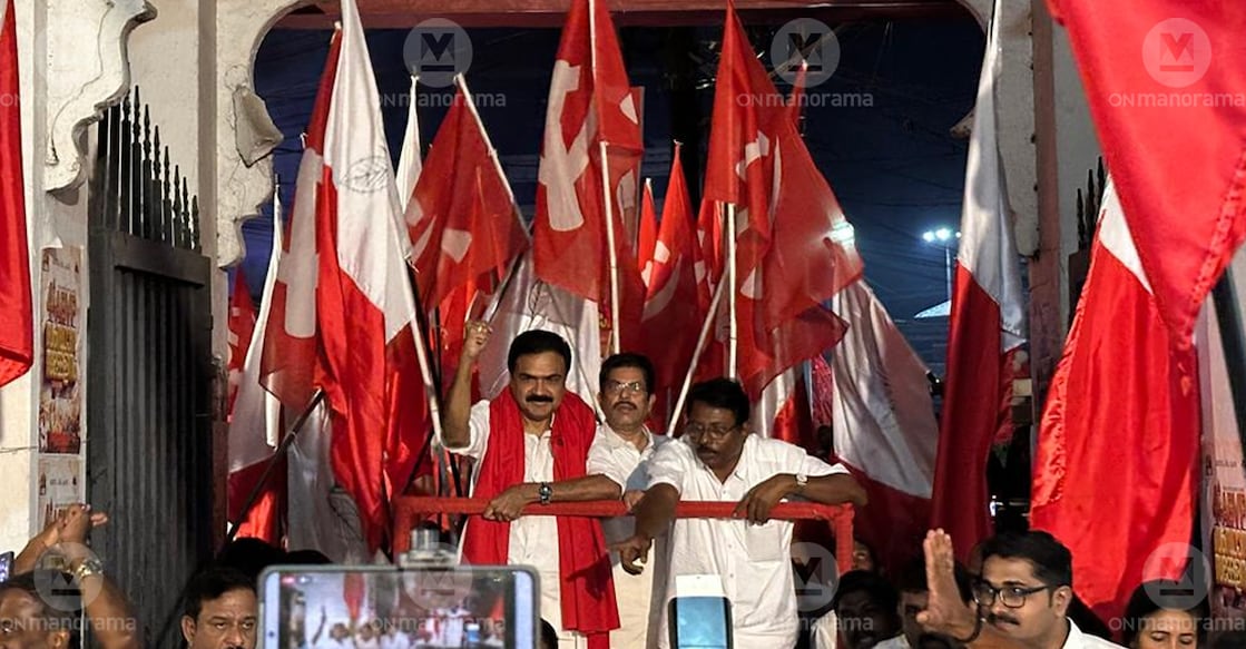 Kerala Congress (M) Chairman Jose K Mani and CPM Kottayam District Secretary K Anilkumar during the LDF Vikasana Munnetta Jatha. Photo: Onmanorama
