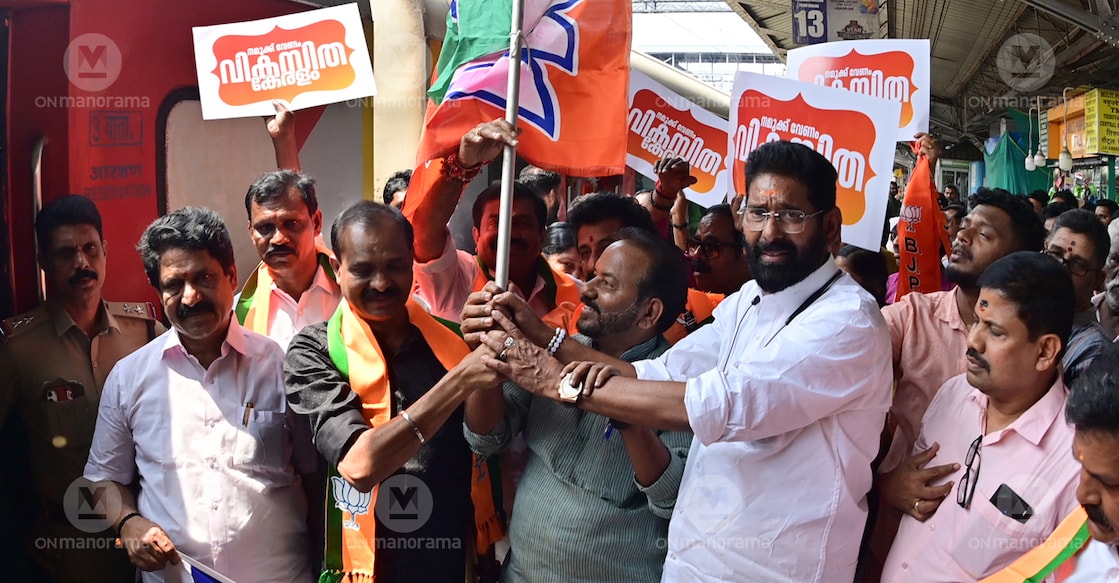 Thiruvananthapuram Corporation councillors leave for Delhi under Mayor VV Rajesh's leadership. Photo: Manoj Chemancheri/Manorama
