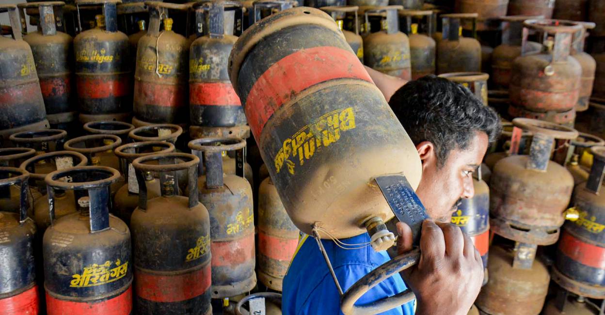 Currently, the non-domestic gas cylinders allowed for the state are capped at 20 per cent.LPG shortage Kerala, cooking gas crisis Thiruvananthapuram, guest worker gas needs, restaurant LPG supply, non-domestic cylinder allocation, Chief Minister Pinarayi Vijayan gas meeting, cooking gas black marketing prevention, AI LPG distribution optimization, LLM gas supply chain analysis, Kerala guest worker LPG demand, commercial gas cylinder shortage solution, cooking gas hoarding crackdown, AI assisted gas allocation, large language model energy crisis management