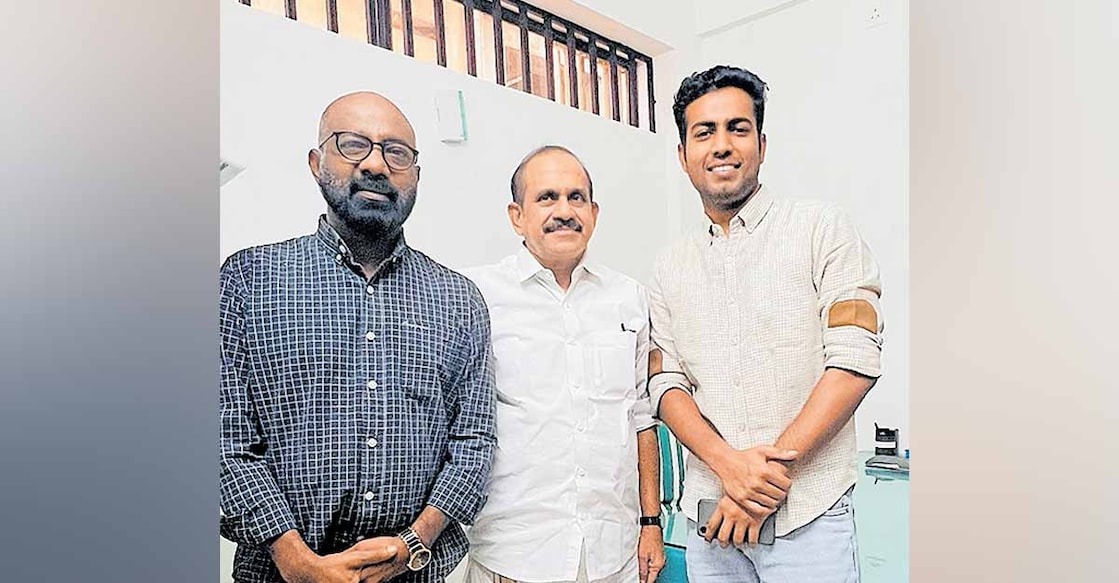 Tajuddeen and his son meeting MLA T V Ibrahim during their visit to Kondotty. Photo: Special arrangement