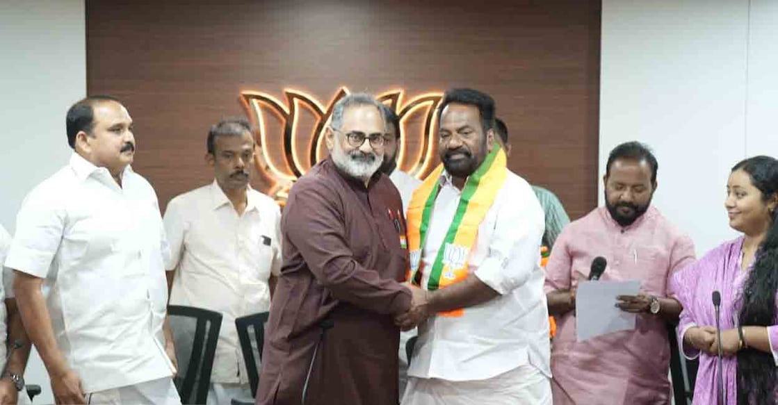 BJP state president Rajeev Chandrasekhar welcoming KPCC general secretary M J Job into the party. Photo: Special arrangement