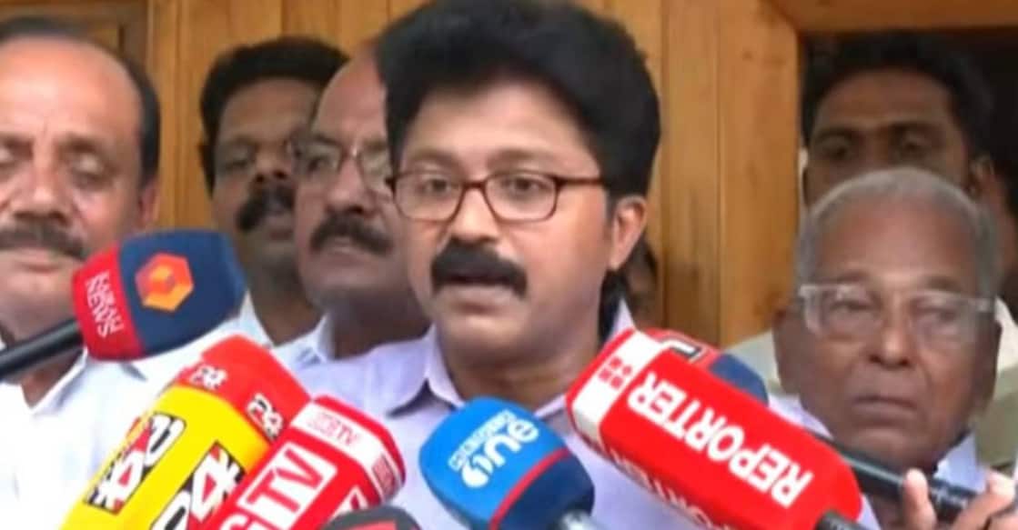 Perumbavoor MLA Eldose P Kunnapillil addresses media. Photo: Screengrab/Manorama News