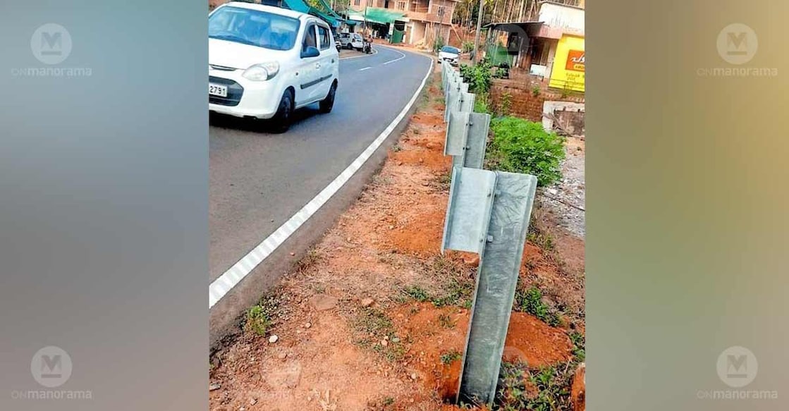 Iron fence narrowing space along the Varakkad PWD roadside. Photo: Special arrangement
