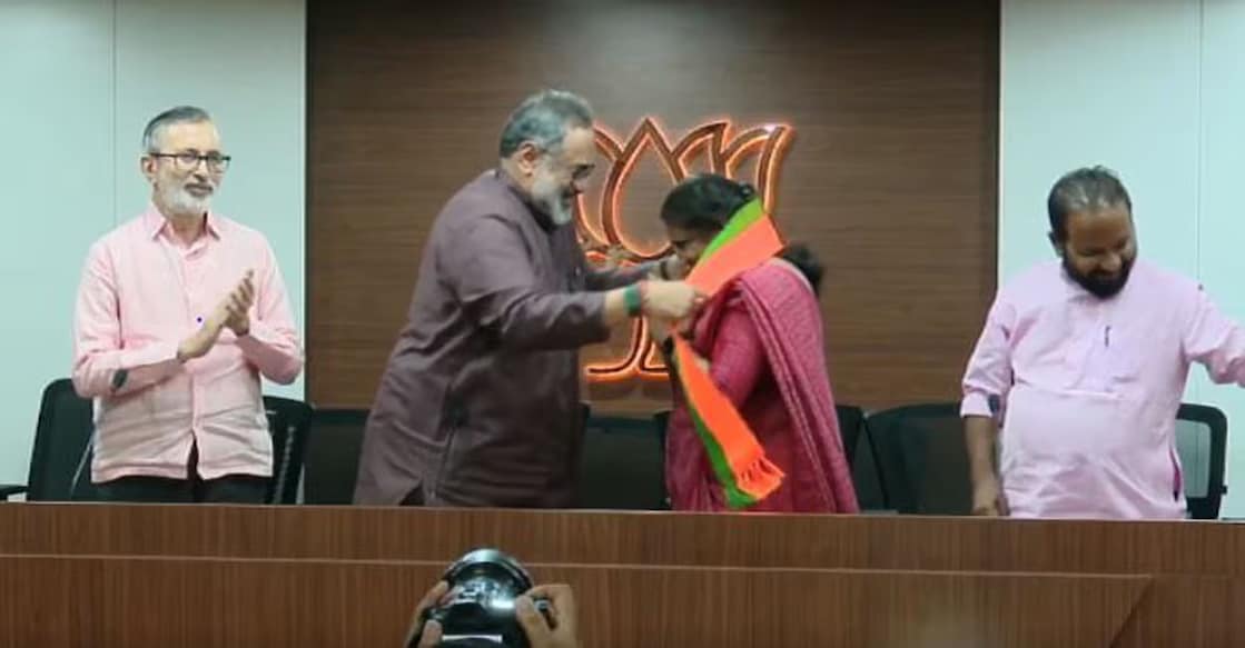 BJP state president Rajeev Chandrasekhar formally inducted Smita Sundaresan into the party. Photo: Manorama