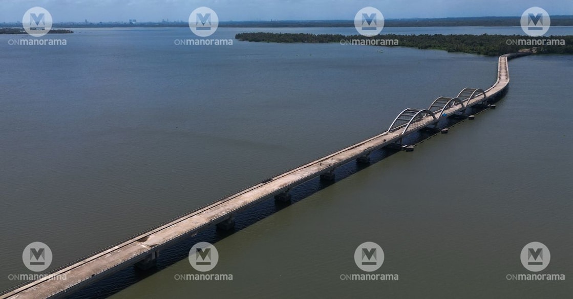 Rainbow-Bridge-Perumbalam-Island  - 1