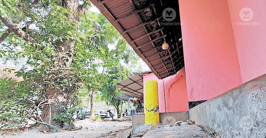 A yellow marking stone installed close to a house by Puthunagaram-Kinassery road in Palakkad. Photo: Special arrangement