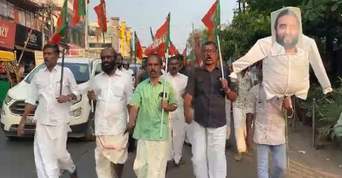 BJP workers staged a protest against Praphul Krishnan in Vadakara. Photo: Special Arrangement