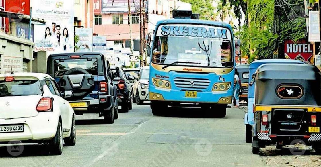 Traffic congestion outside the gate of Thiruvalla Medical Mission Hospital as a bus halts on the Thiruvalla - Mallappally Road. Photo: Special arrangement