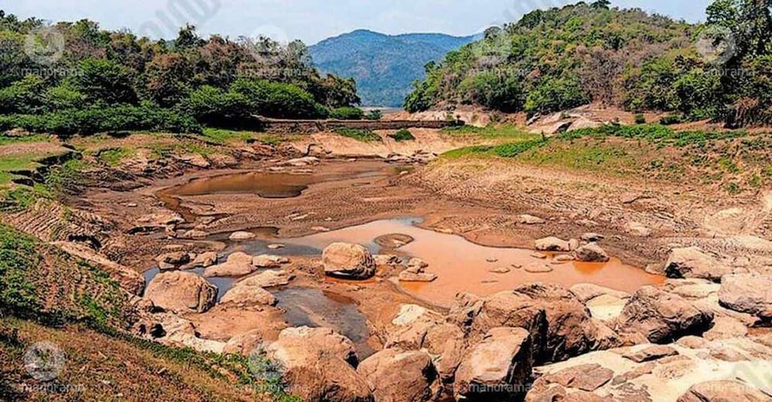 The water-level in the Irrigation Department’s Kallada Parappar Dam has dropped drastically. Photo: Special arrangement