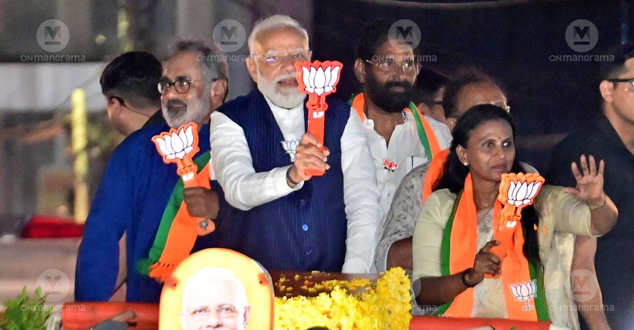 PM Modi holds roadshow in TVM; hundreds gather to greet him