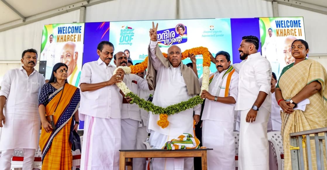 Congress President Mallikarjun Kharge being felicitated during a campaign ahead of the Kerala Assembly election in Idukki. Photo: PTI
