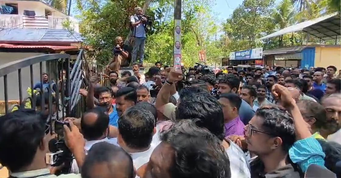 Protestors at the Champions Enterprises in Vadanappally. Photo: Special Arrangement.