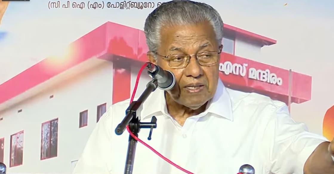 pinarayi-vijayan-speaking