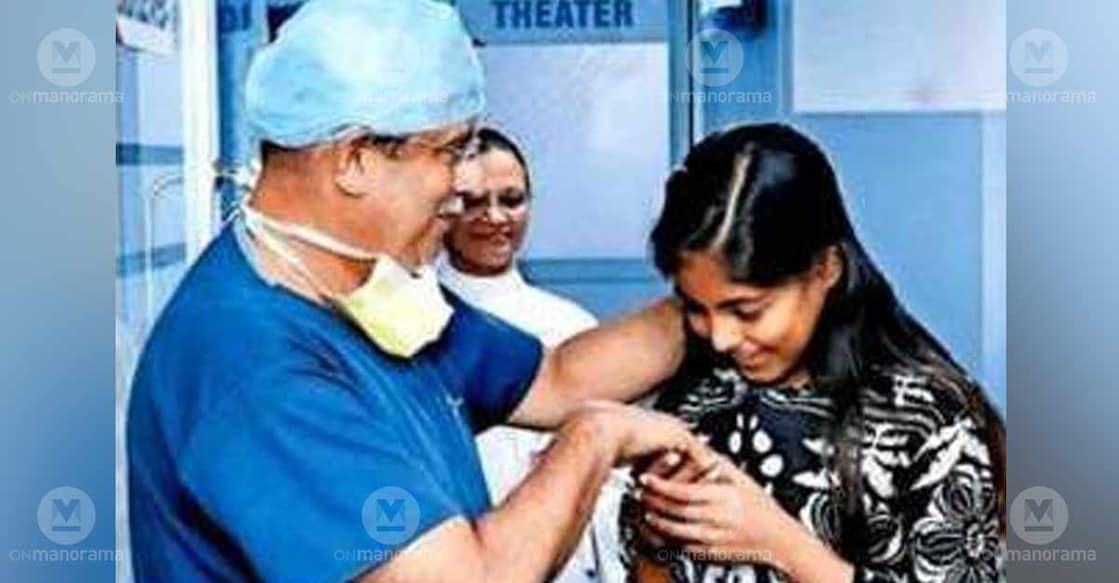 Amana (R) with Dr Jose Chacko Periyapuram. Photo: Special arrangement