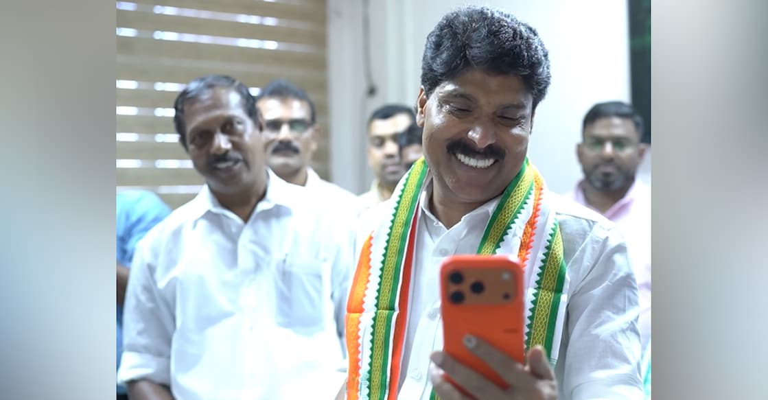 T Siqqique on a video call with the students whose education he helped restore after the landslide. Photo: Special arrangement