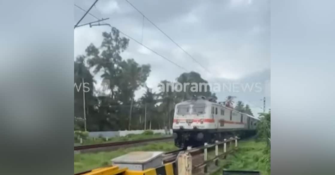 The train approaching as the railway gate remains open at Alinchuvadu. Photo: Screengrab/Manorama News