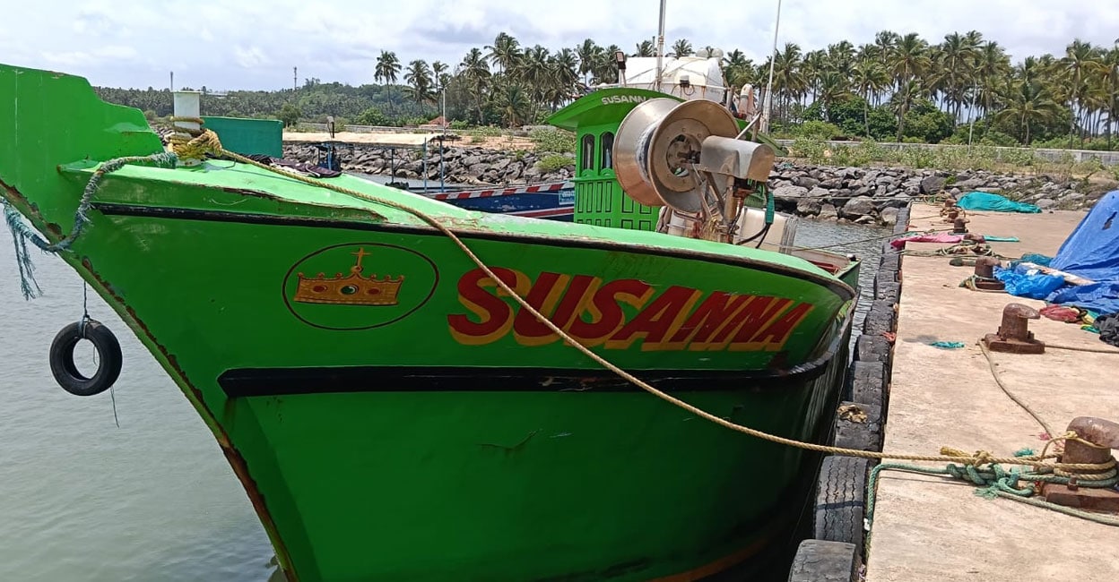 Mid-sea hit-and-run off Kasaragod coast leaves Tamil Nadu fishing boat badly damaged