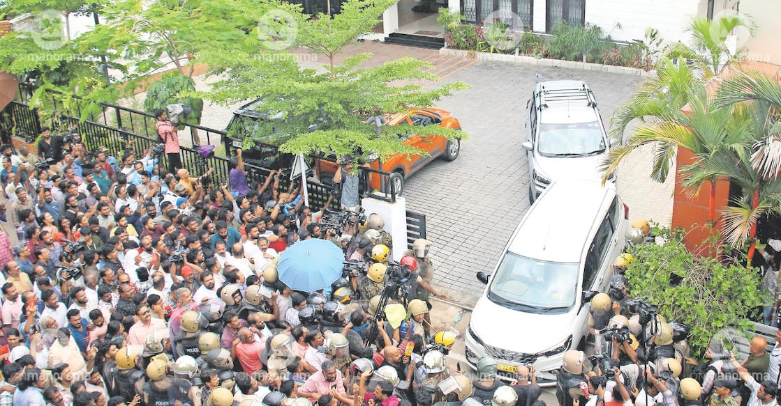 Meenu Article Images - pinarayi-vijayan-ed-raid