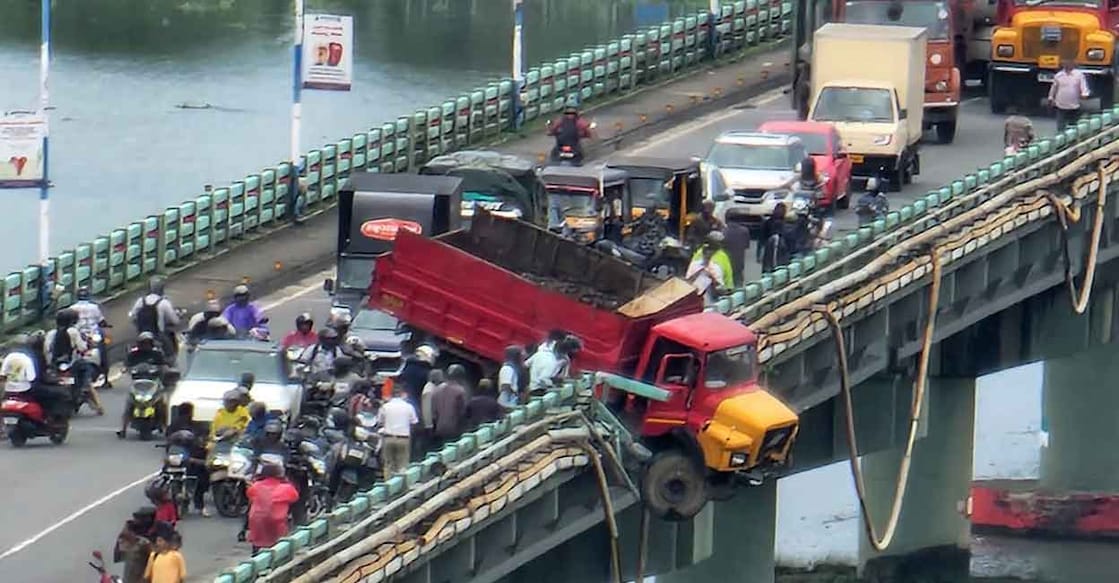 Tipper lorry crashes into the railing of the Kundannoor-Thevara bridge. Photo: Special arrangement