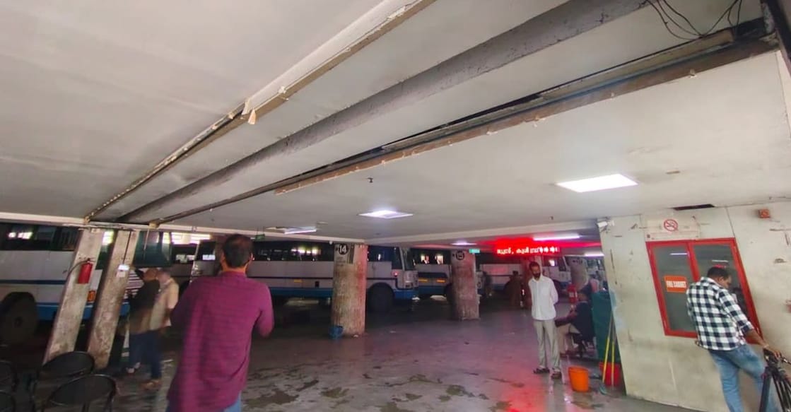 The ceiling of the overhead cable duct at the Mavoor KSRTC Bus Terminal was found collapsed. Photo: MT Vidhuraj/ Manorama.