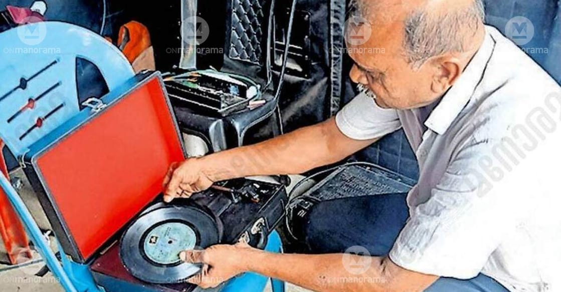 Siddique of K. Puram, Tanur, with the vintage music player from his personal collection on World Music Day. Photo: Special arrangement