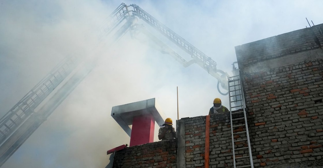 Smoke billows after a fire broke out at a commercial building in Aliganj, Lucknow, Uttar Pradesh. Photo: PTI Photo/Nand Kumar