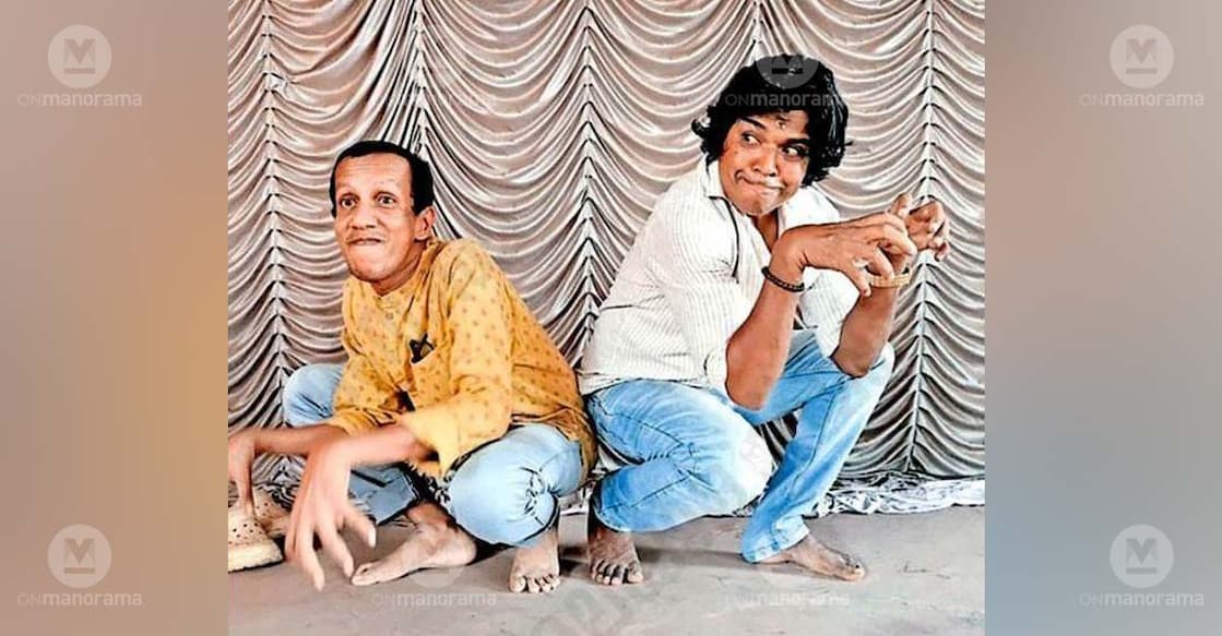 Actor Unniraj and theatre artiste Biju Irinavu during a rehearsal of Kapikulam. Photo: Special arrangement