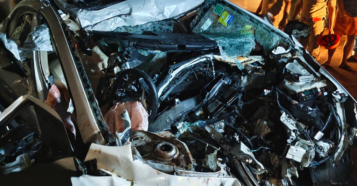 Four died when a speeding car crashed into a tree in Kannur; three rear passengers were rescued by onlookers..Kannur accident, road fatalities, car crash, Kumbham tragedy, speeding vehicle, fatal crash investigation, Uttar Pradesh car, overturned vehicle, emergency response, passenger deaths, late-night collision, traffic accident, rescue efforts, driver loss of control, Kerala accident news