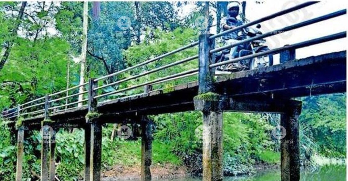 The decades-old Cherunarakam bridge near SH Mount in Kottayam. Photo: Special Arrangement
