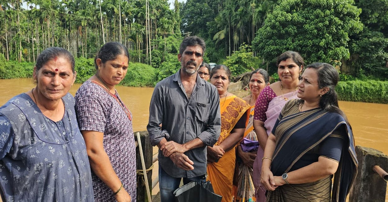 Kasaragod woman nearly swept away while crossing makeshift bridge; farm worker dives into swollen river to rescue her