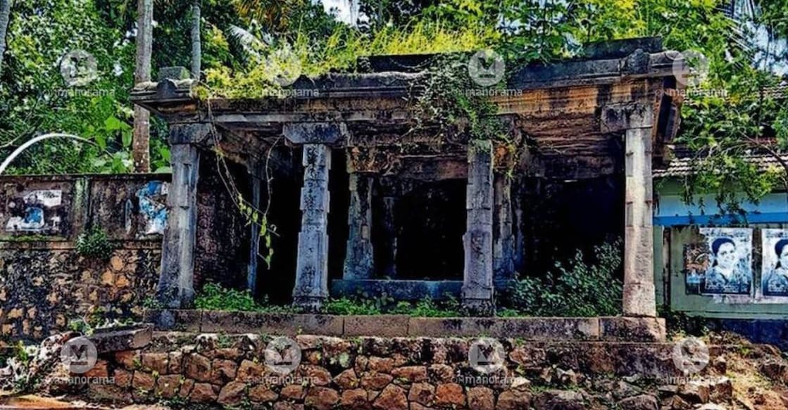 The centuries-old vazhiyambalam near the historic Melattingal Siva Temple, now on the verge of collapse after years of neglect. Photo: Special arrangement.