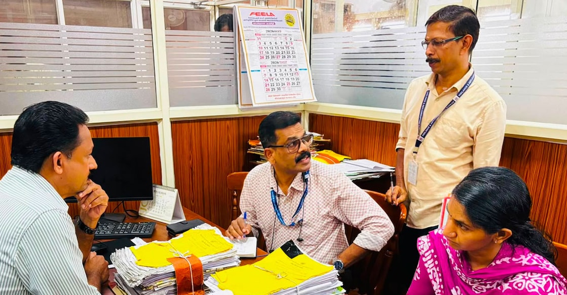 Vigilance officials conducting surprise raids at various LSGD offices. Photo: Special Arrangement