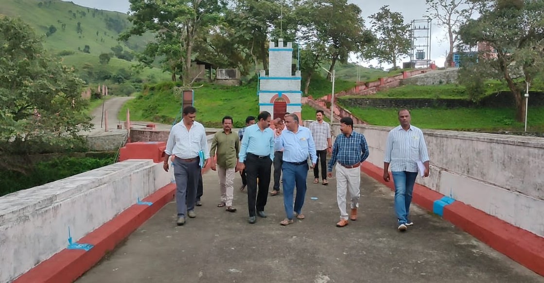 Officials of the Tamil Nadu Water Resources Department inspect the Mullaperiyar Dam during a routine assessment of its infrastructure, monitoring systems and operational efficiency on Thursday. Photo: Special Arrangement. 